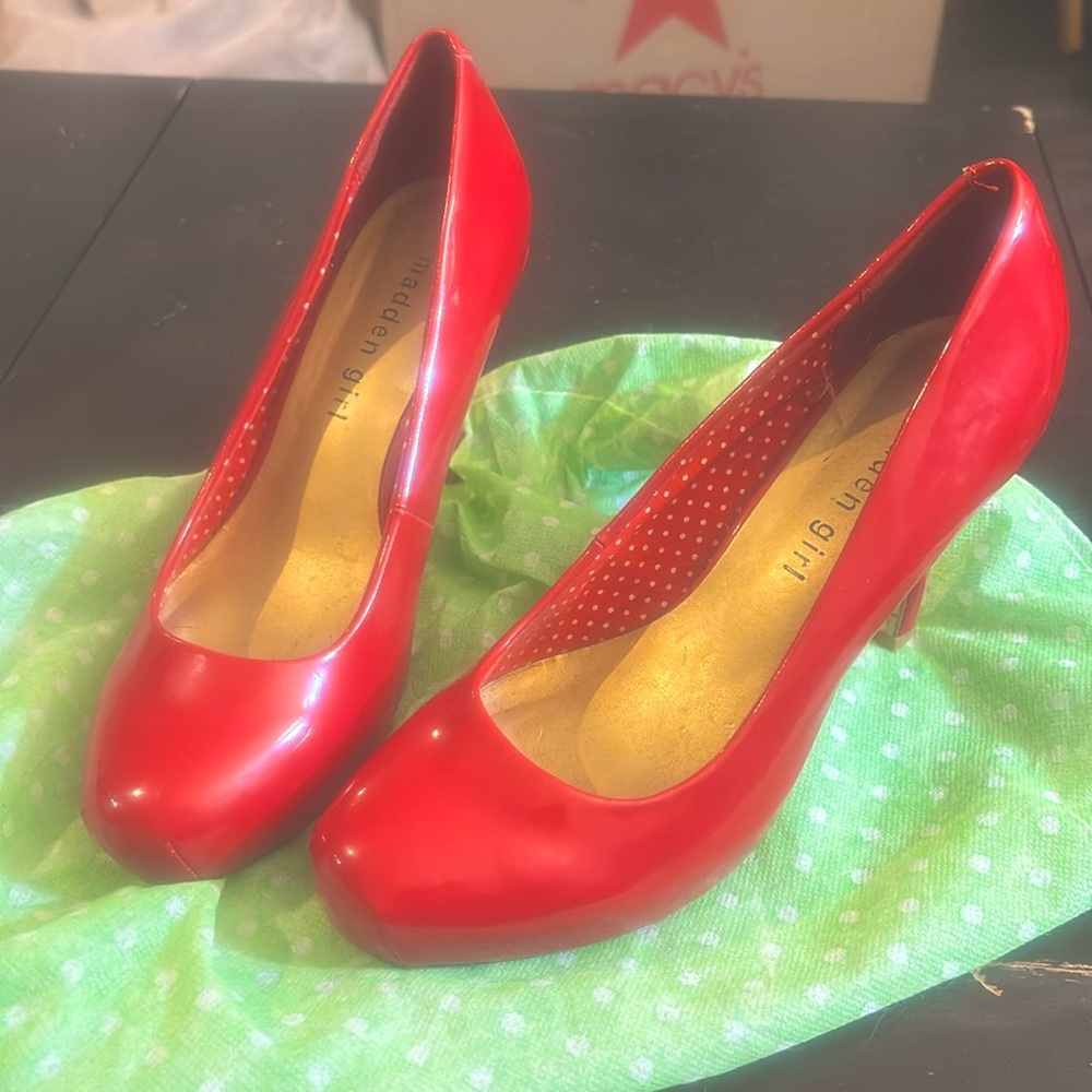 Bright red size 6 madden girl Getta heel vegan red patent faux leather pumps